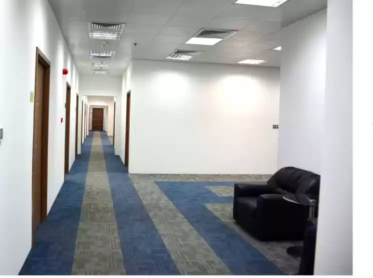 商业的 就绪物业 楼/楼 办公室  出租 在 萨德 , 多哈 #9100 - 1  image 